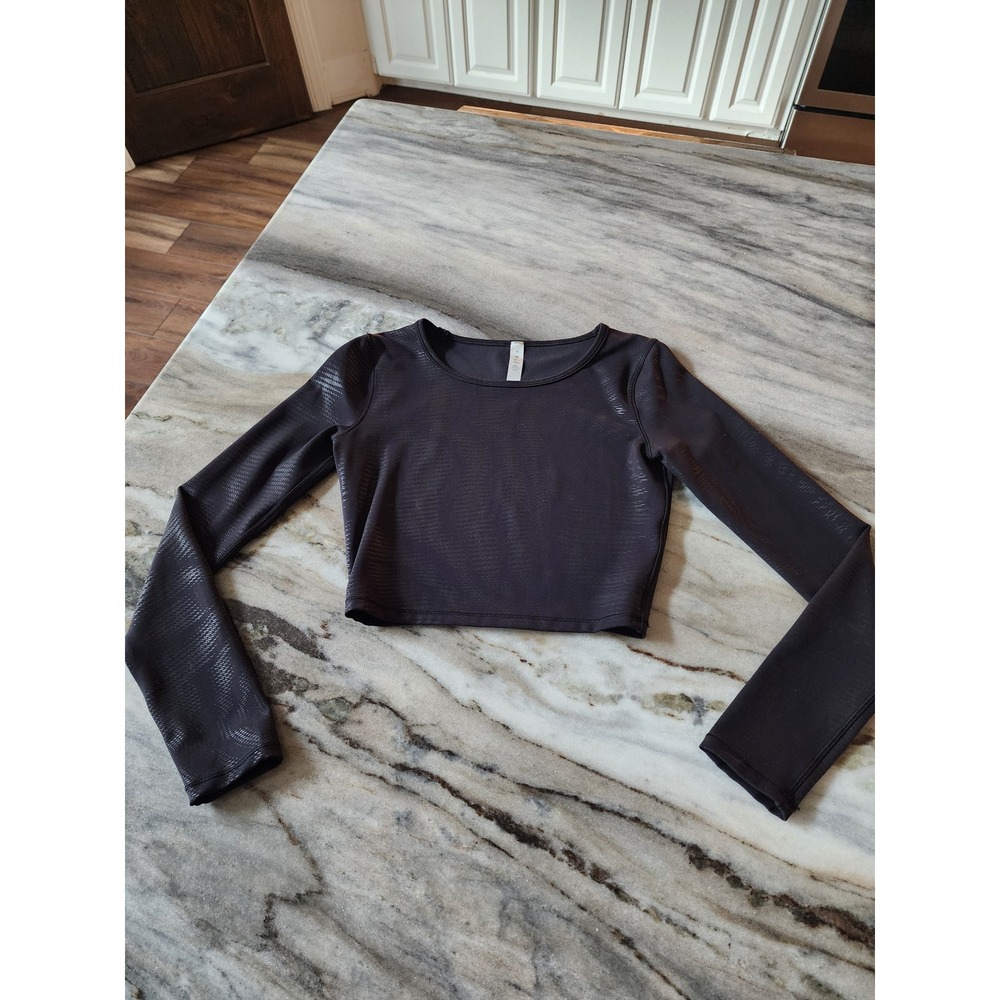 Lululemon Wonder‎ Train Cropped Long Sleeve Top Womens Size 4 Black Foil Pattern